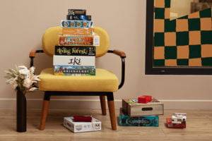 jeux de societe sur un fauteuil